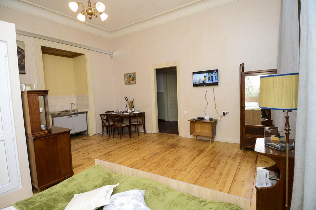 Апартаменты Solo Room Тбилиси Экстерьер фото
